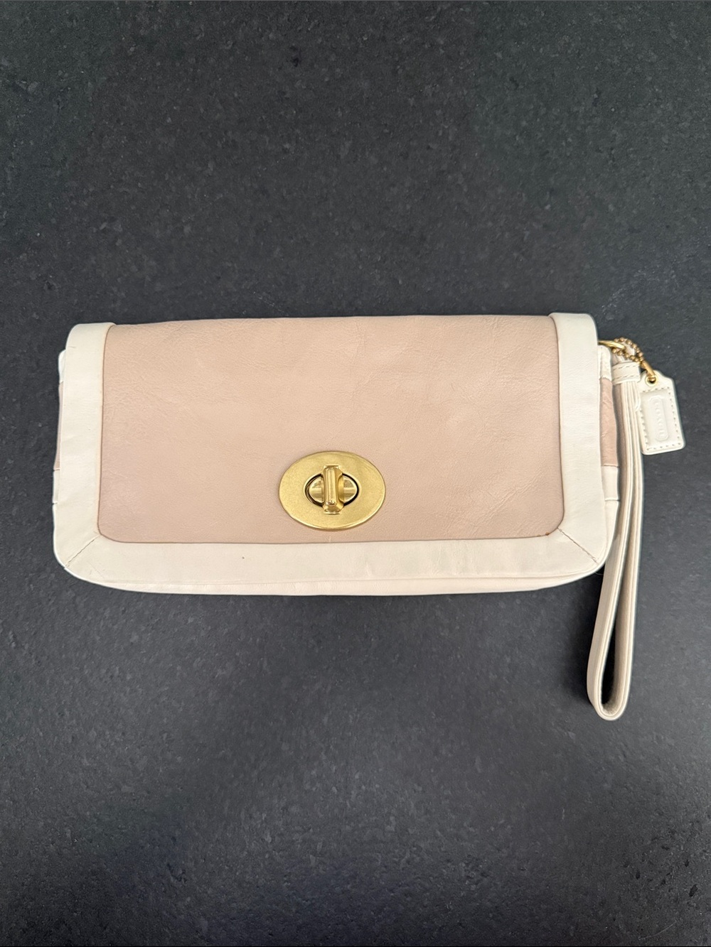 Coach vintage Beige and white Leather Wristlet Clutch EUC